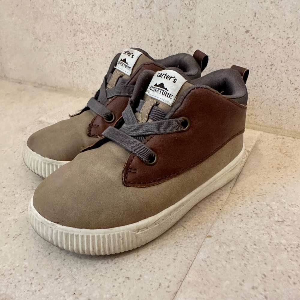 Boys casual brown/tan boots.